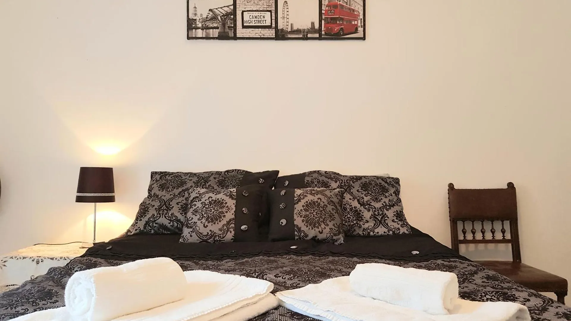 London'S Calling Too Apartment